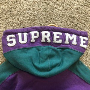 Supreme Hoodie
